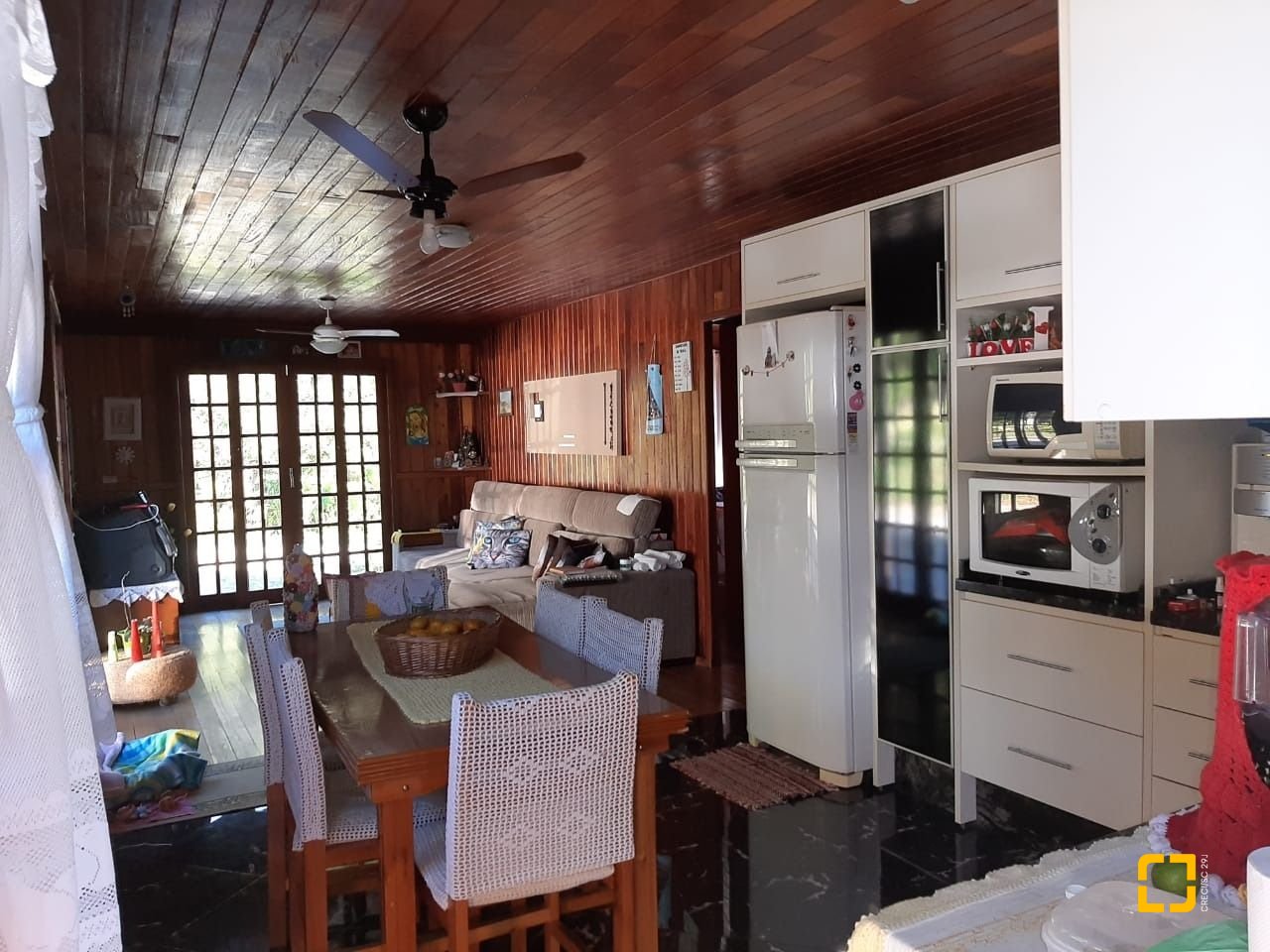 Sítio com 100m², 3 quartos (sendo 1 suíte), 2 garagens, no bairro Vargem Pequena em Florianópolis