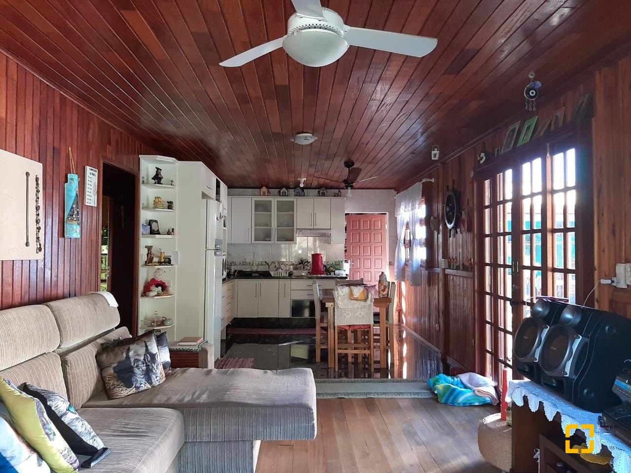 Sítio com 100m², 3 quartos (sendo 1 suíte), 2 garagens, no bairro Vargem Pequena em Florianópolis