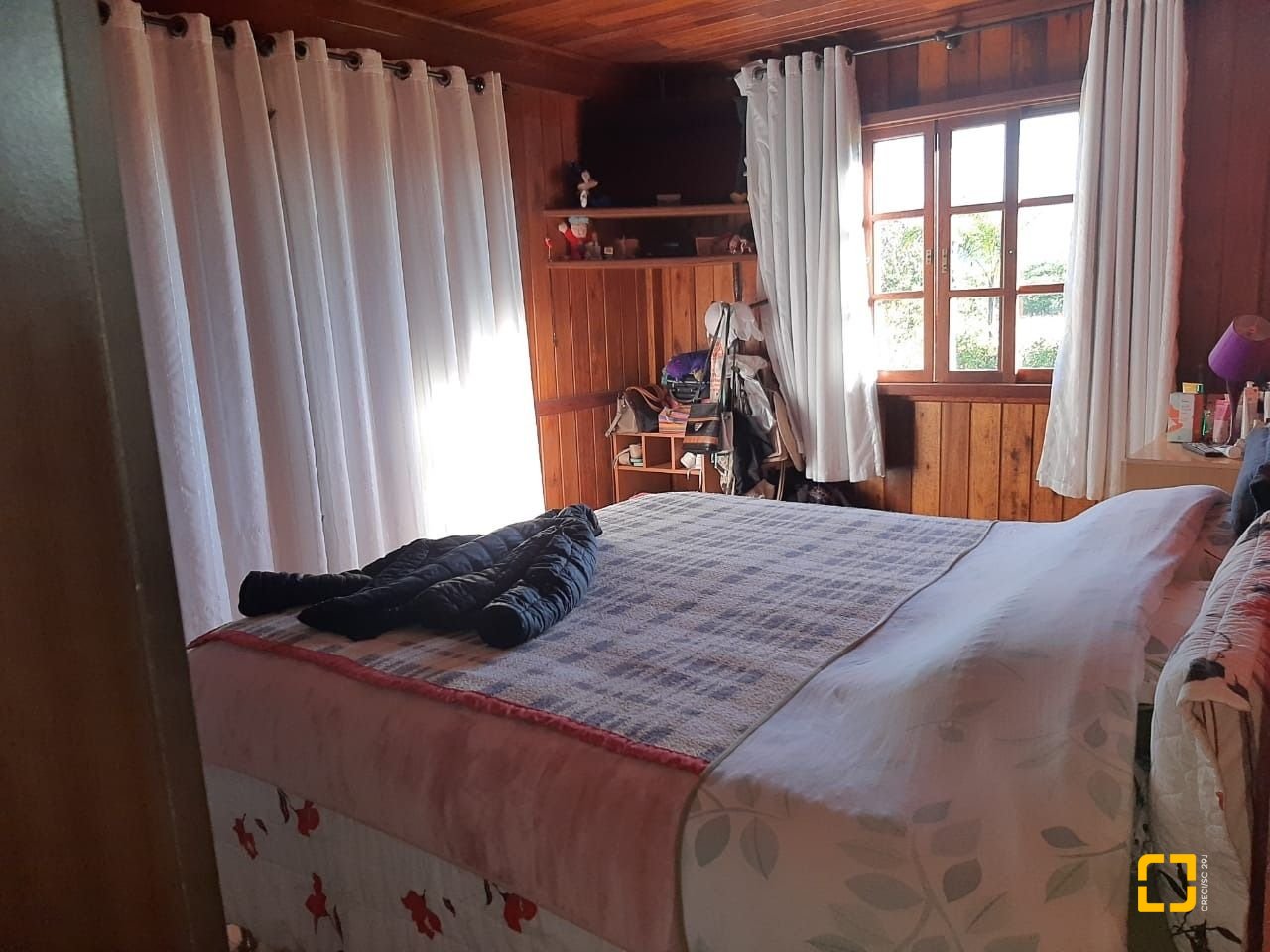 Sítio com 100m², 3 quartos (sendo 1 suíte), 2 garagens, no bairro Vargem Pequena em Florianópolis