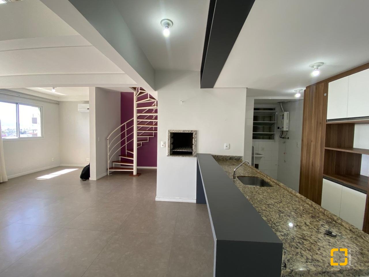 Apartamento com 95m², 1 quarto (sendo 1 suíte), 2 garagens, no bairro Barreiros em São José