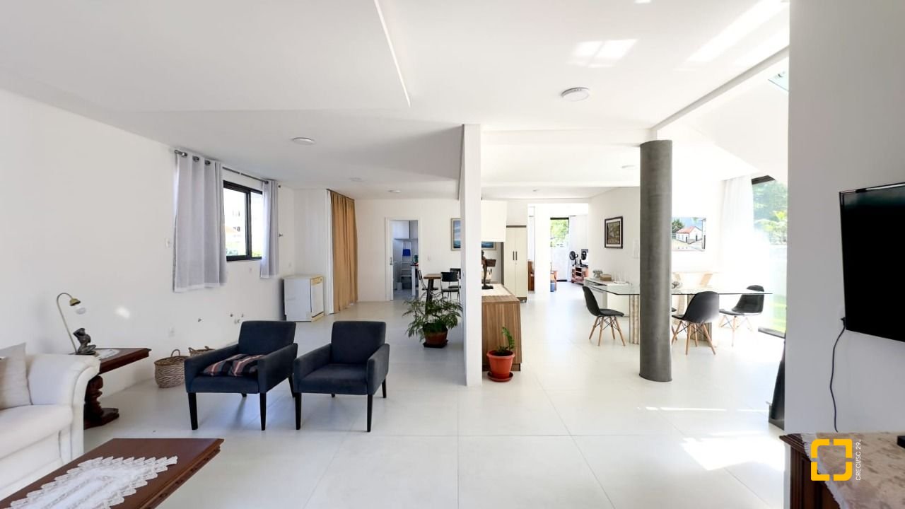 Casa de Condomínio com 288m², 8 quartos (sendo 4 suítes), 4 garagens, no bairro Cachoeira do Bom Jesus em Florianópolis