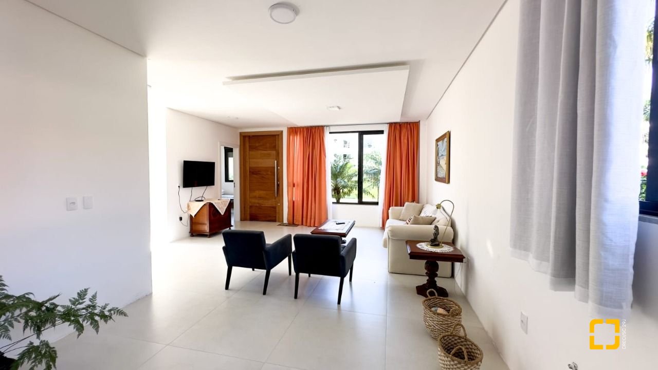 Casa de Condomínio com 288m², 8 quartos (sendo 4 suítes), 4 garagens, no bairro Cachoeira do Bom Jesus em Florianópolis