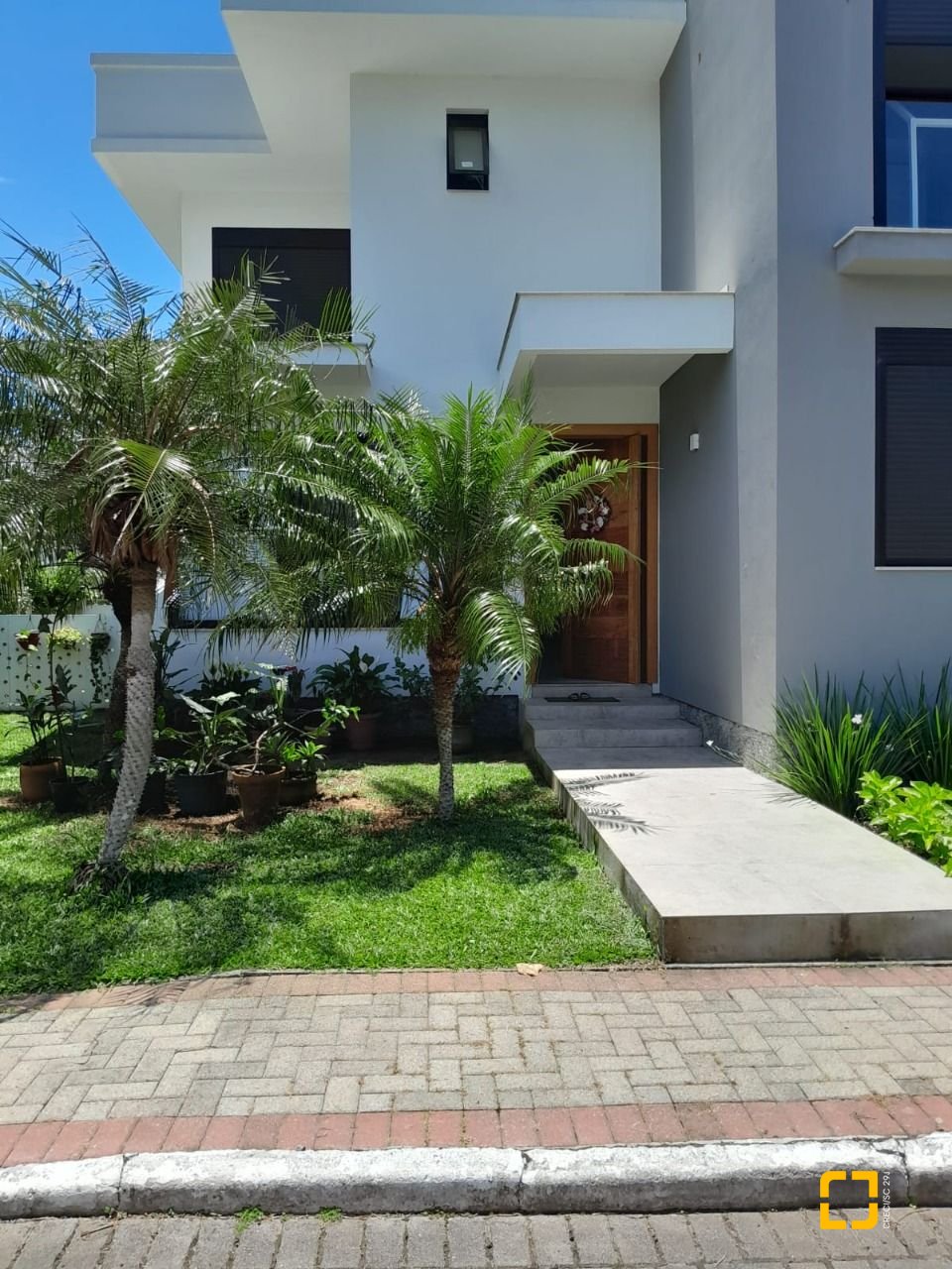 Casa de Condomínio com 288m², 8 quartos (sendo 4 suítes), 4 garagens, no bairro Cachoeira do Bom Jesus em Florianópolis