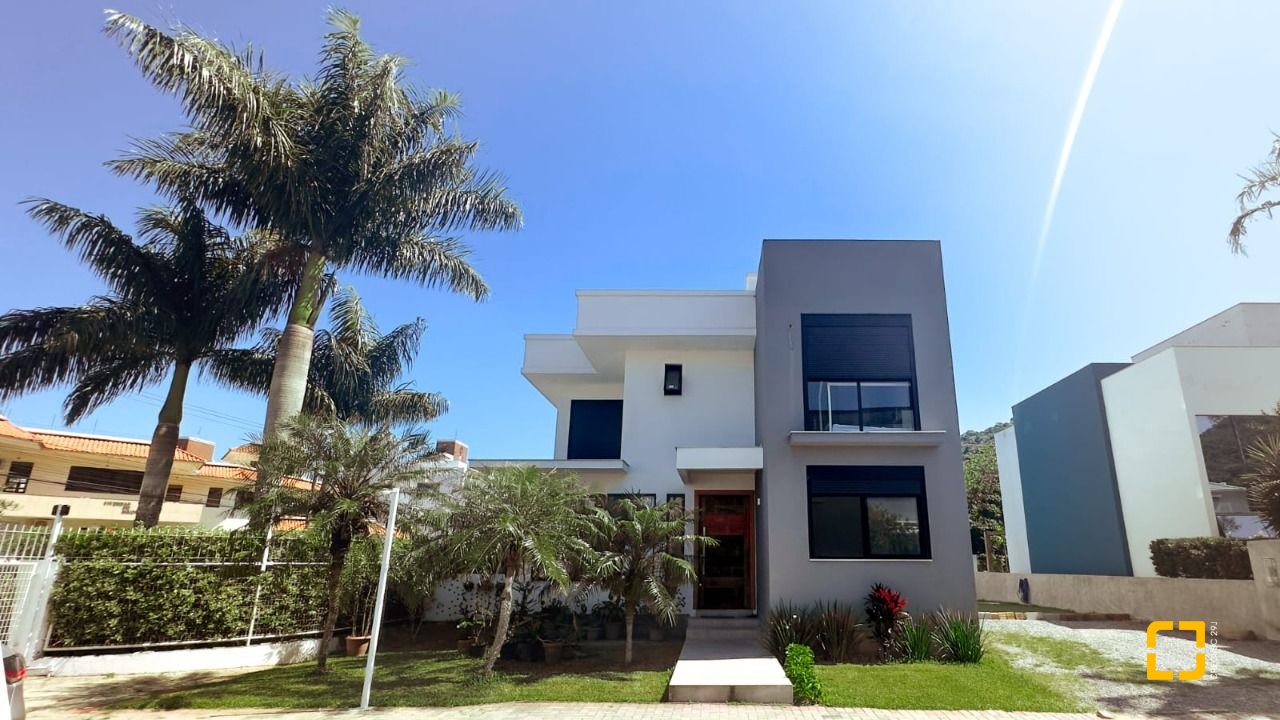 Casa de Condomínio com 288m², 8 quartos (sendo 4 suítes), 4 garagens, no bairro Cachoeira do Bom Jesus em Florianópolis