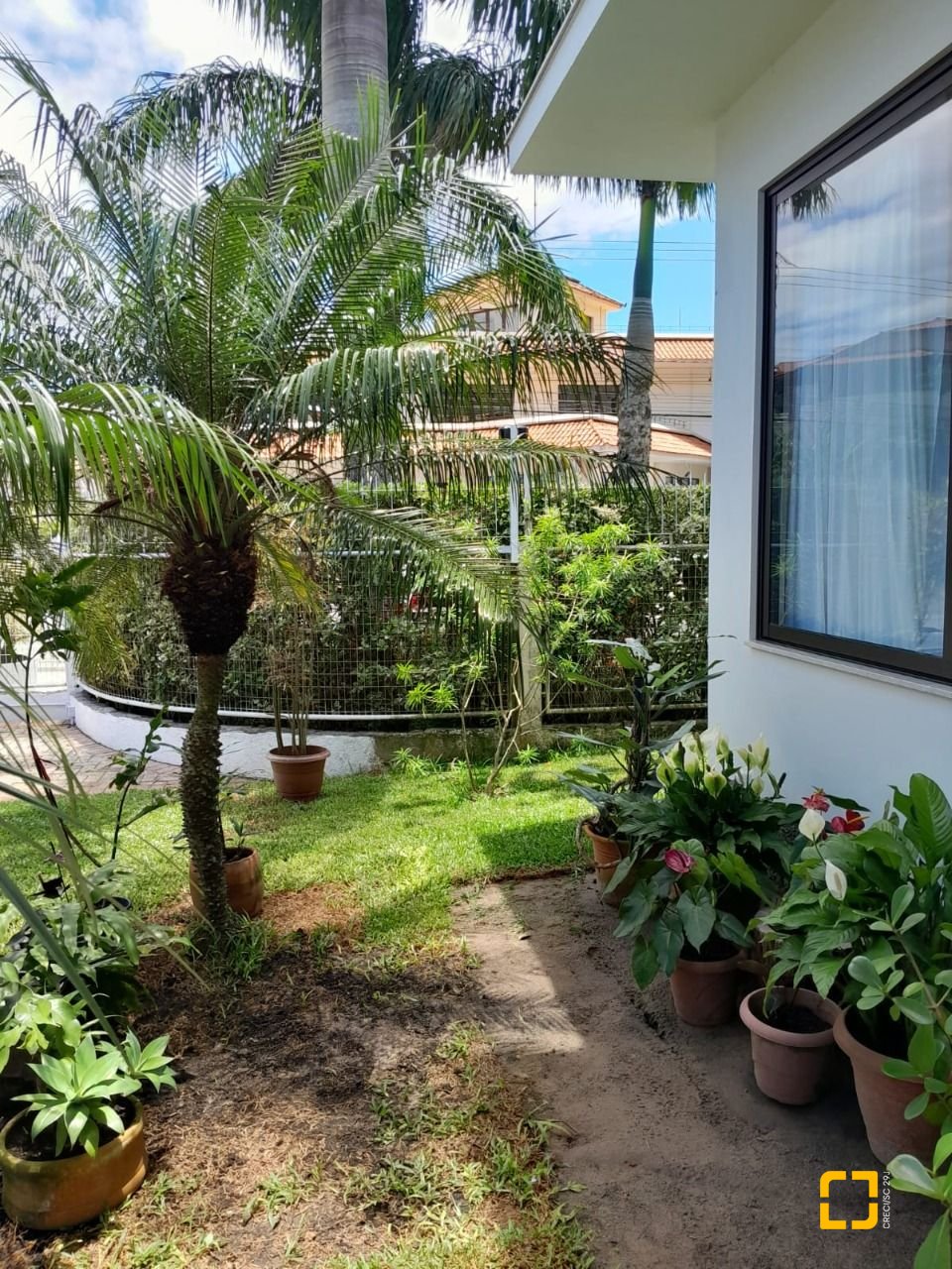 Casa de Condomínio com 288m², 8 quartos (sendo 4 suítes), 4 garagens, no bairro Cachoeira do Bom Jesus em Florianópolis