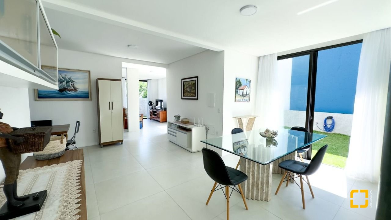 Casa de Condomínio com 288m², 8 quartos (sendo 4 suítes), 4 garagens, no bairro Cachoeira do Bom Jesus em Florianópolis