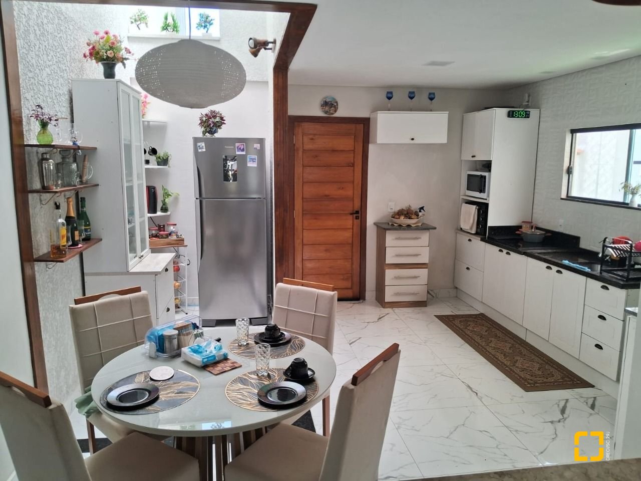 Casa com 88m², 4 quartos (sendo 2 suítes), 1 garagem, no bairro Rio Vermelho em Florianópolis