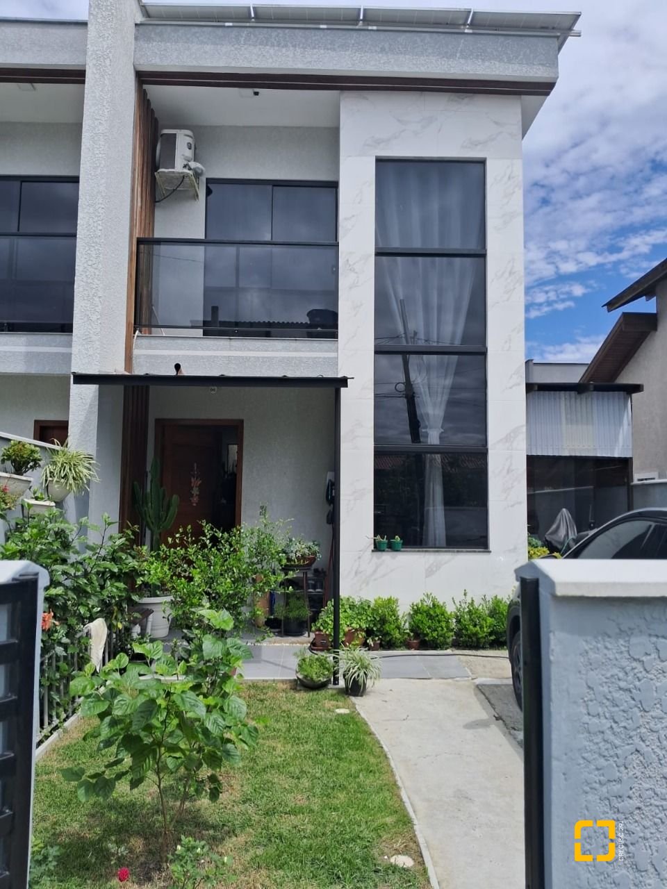 Casa com 88m², 4 quartos (sendo 2 suítes), 1 garagem, no bairro Rio Vermelho em Florianópolis