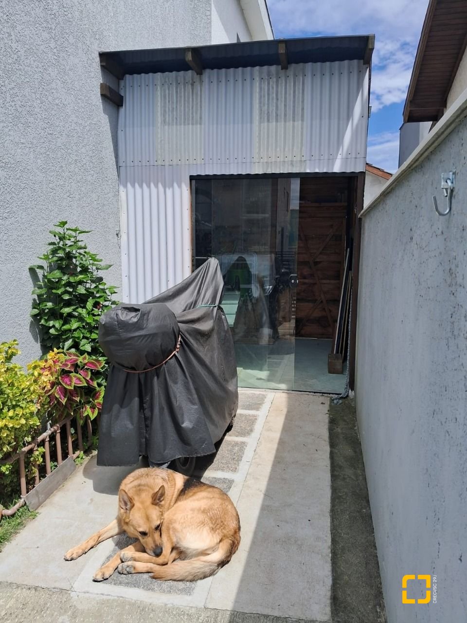 Casa com 88m², 4 quartos (sendo 2 suítes), 1 garagem, no bairro Rio Vermelho em Florianópolis