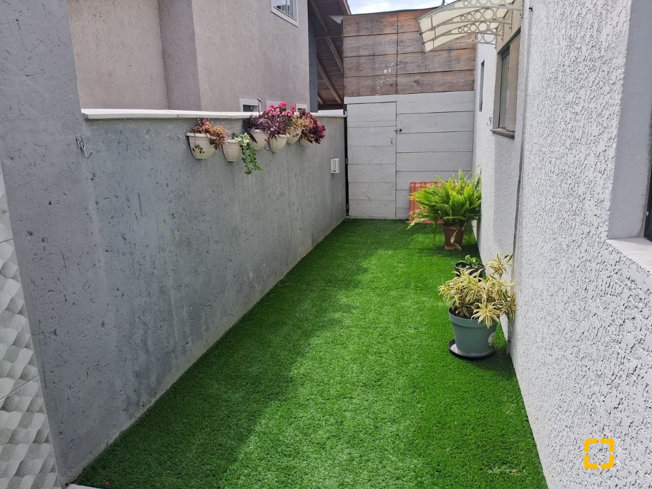 Casa com 88m², 4 quartos (sendo 2 suítes), 1 garagem, no bairro Rio Vermelho em Florianópolis