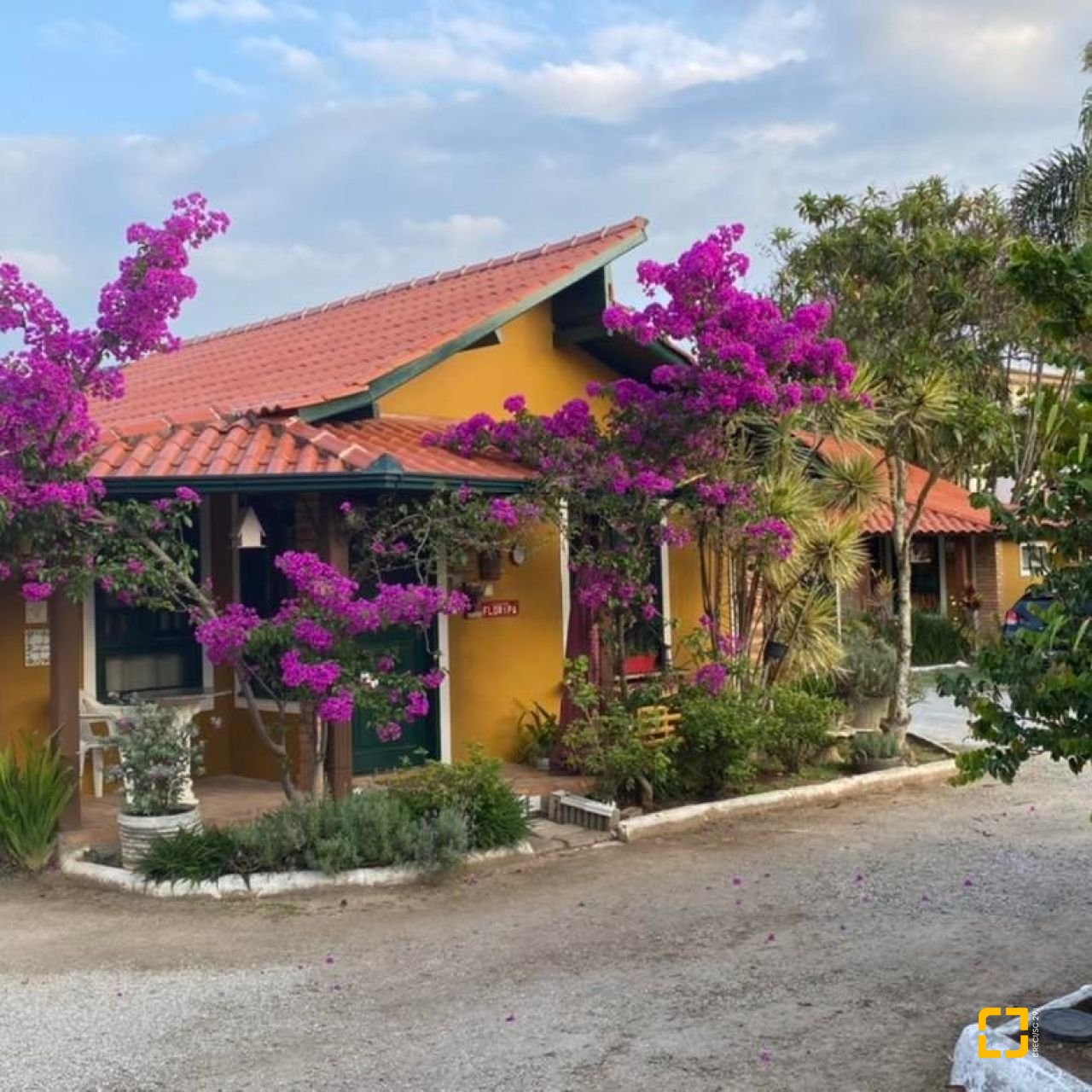 Casa com 54m², 1 quarto, 1 garagem, no bairro Cachoeira do Bom Jesus em Florianópolis