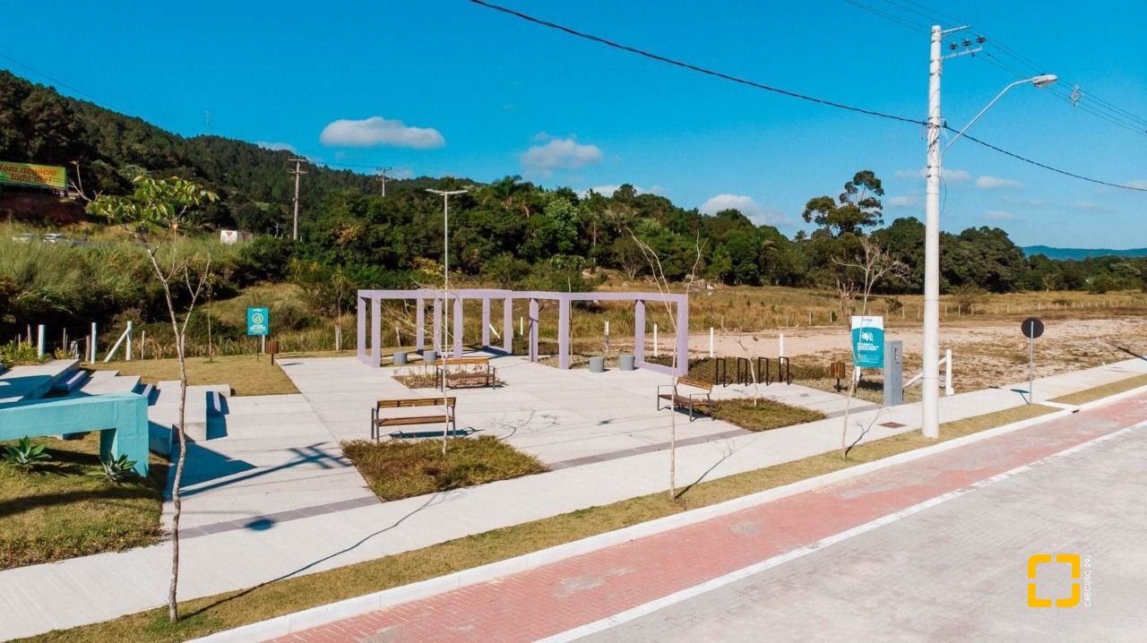 Casa com 85m², 4 quartos (sendo 2 suítes), 1 garagem, no bairro Canasvieiras em Florianópolis