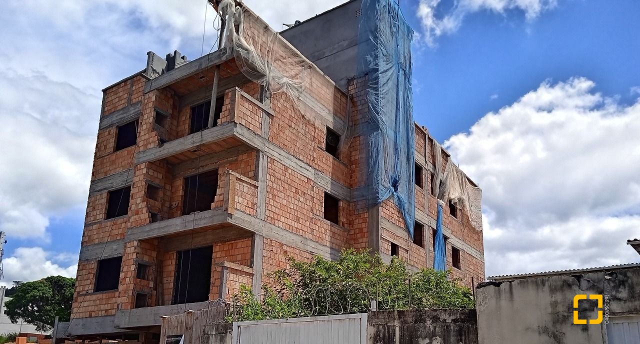 Apartamento com 71m², 2 quartos (sendo 1 suíte), 1 garagem, no bairro Serraria em São José