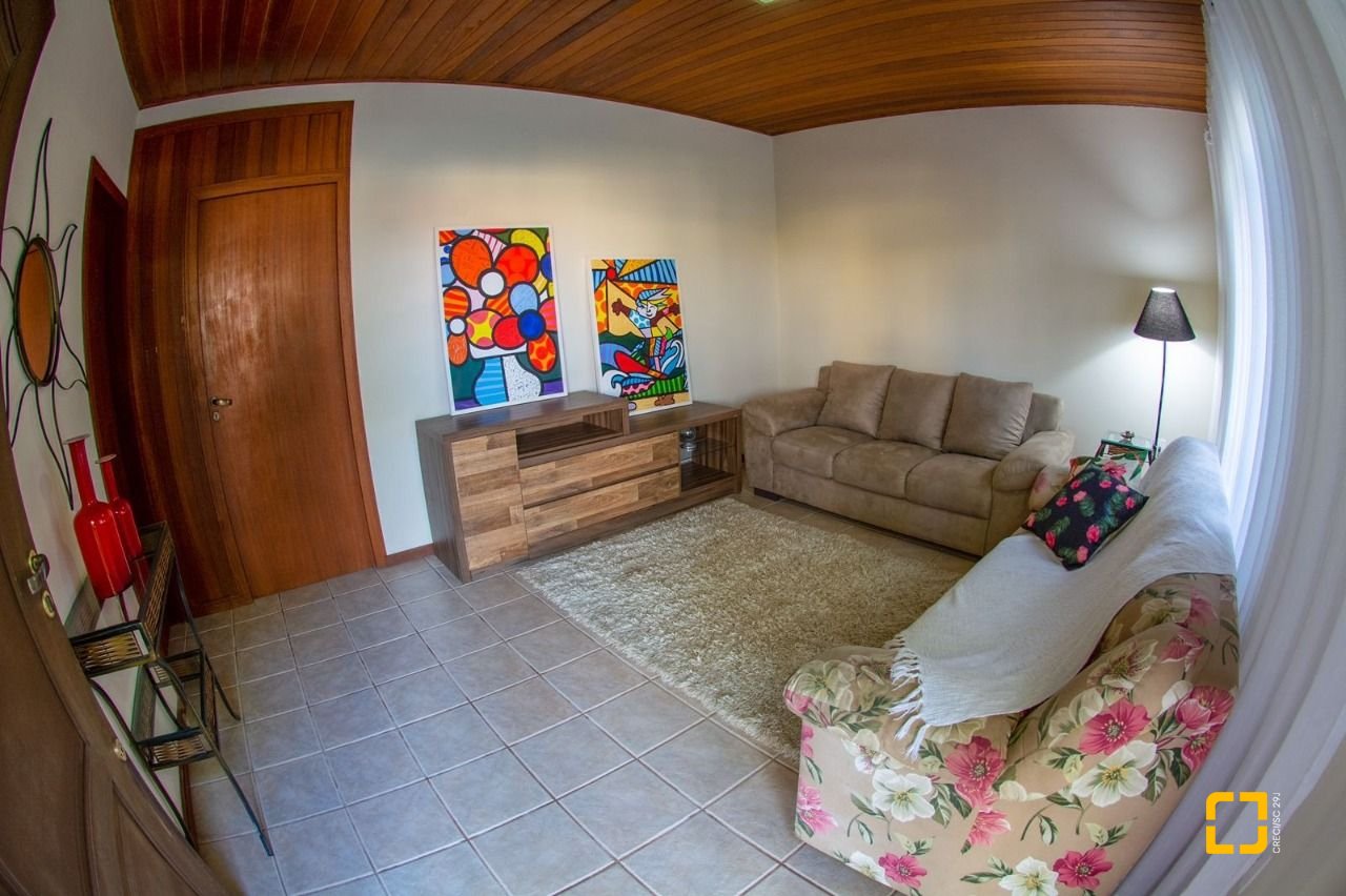 Casa com 180m², 5 quartos (sendo 1 suíte), 4 garagens, no bairro Campeche em Florianópolis