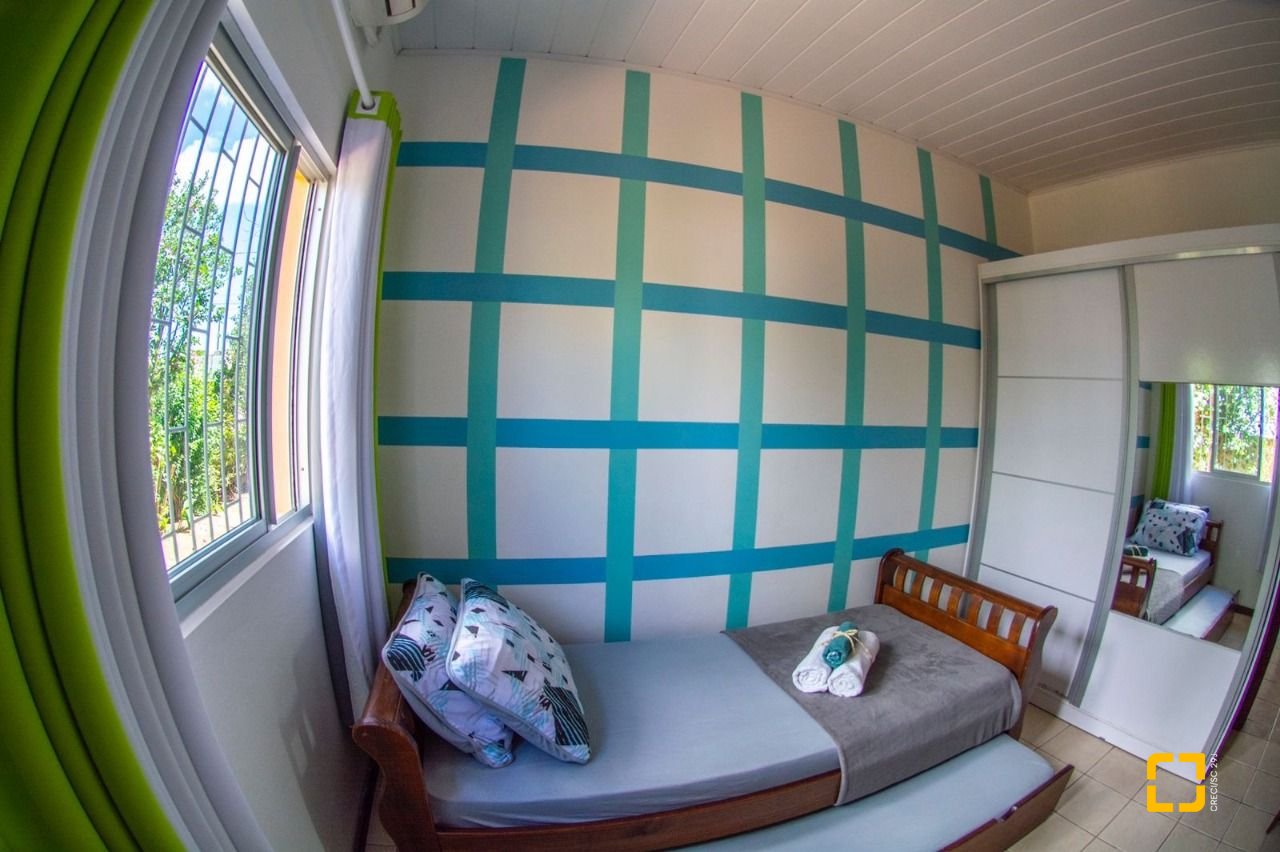 Casa com 180m², 5 quartos (sendo 1 suíte), 4 garagens, no bairro Campeche em Florianópolis