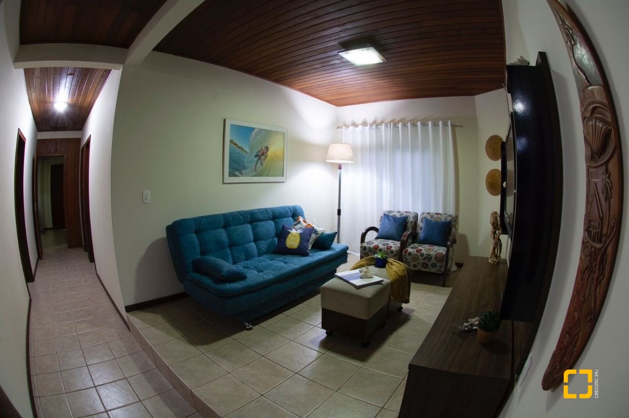 Casa com 180m², 5 quartos (sendo 1 suíte), 4 garagens, no bairro Campeche em Florianópolis