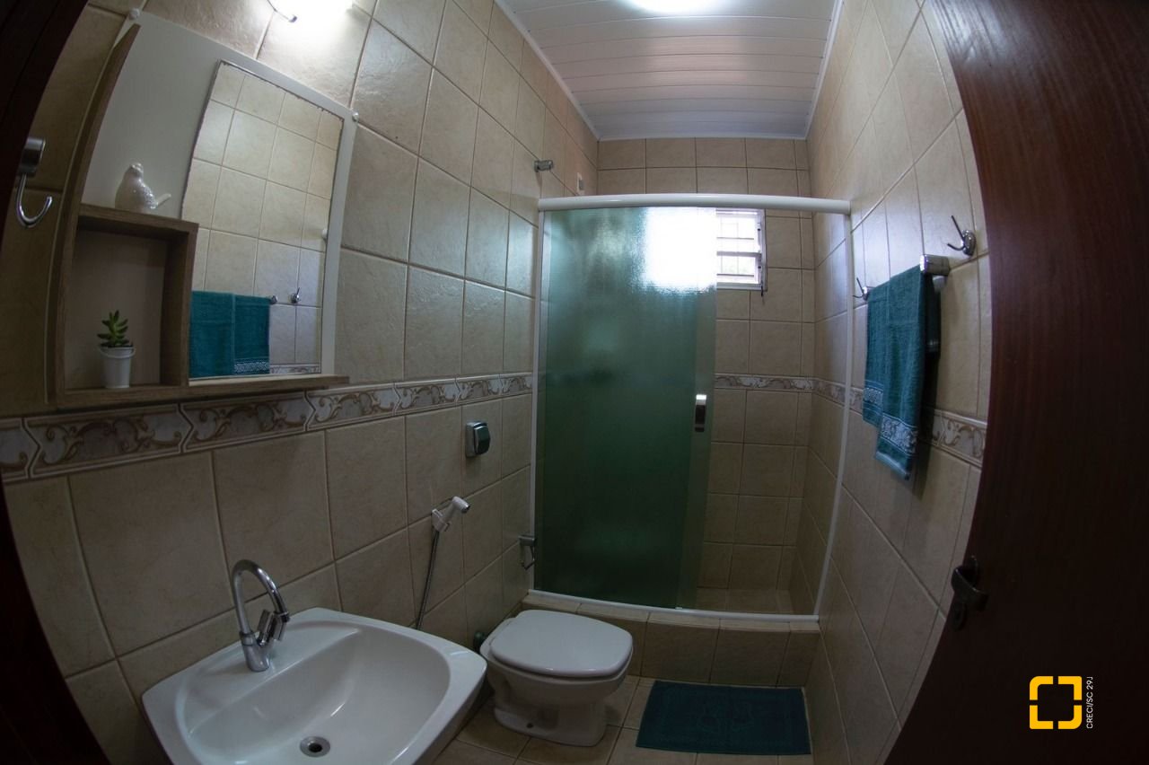 Casa com 180m², 5 quartos (sendo 1 suíte), 4 garagens, no bairro Campeche em Florianópolis