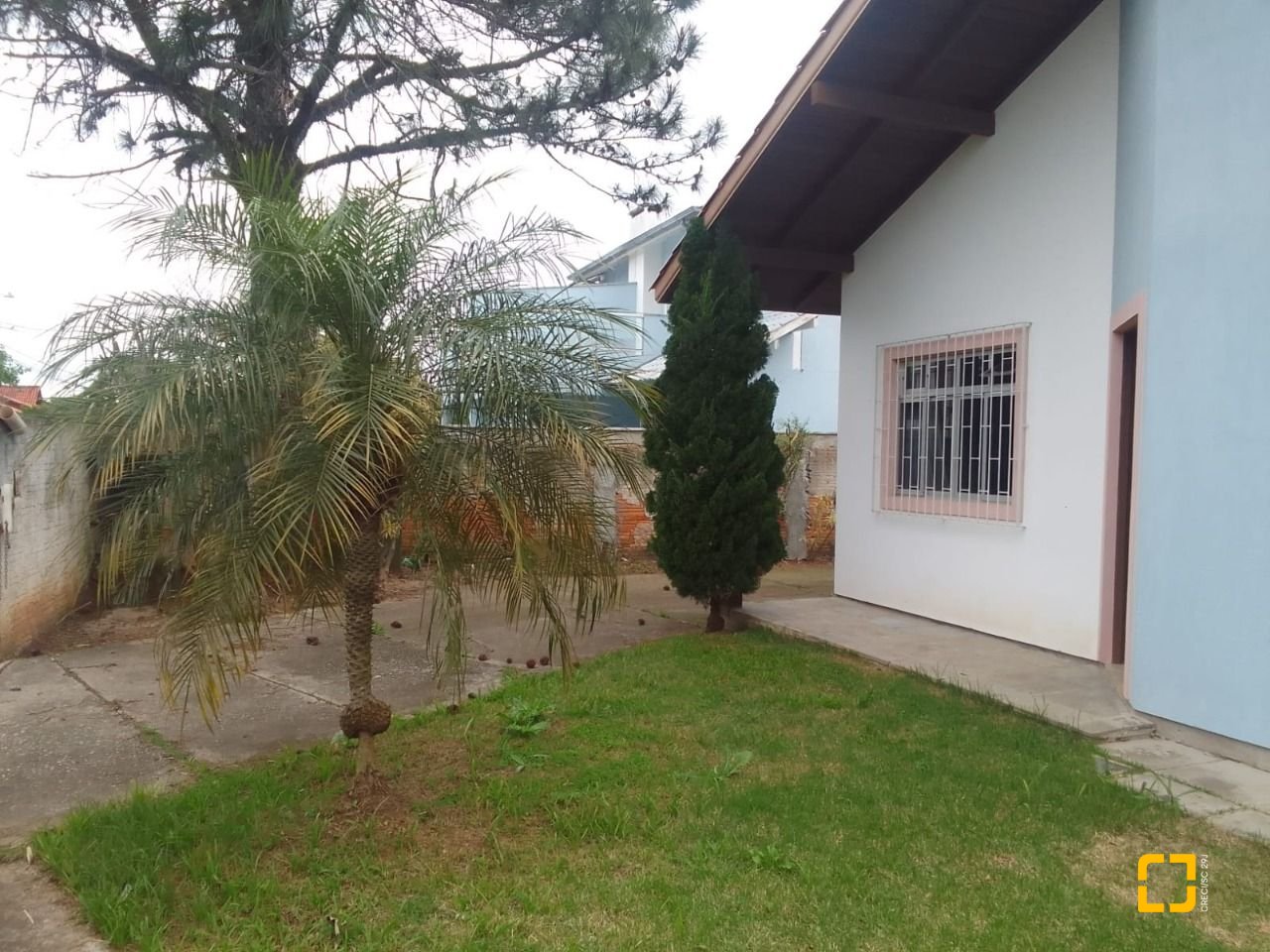 Casa com 180m², 5 quartos (sendo 1 suíte), 4 garagens, no bairro Campeche em Florianópolis