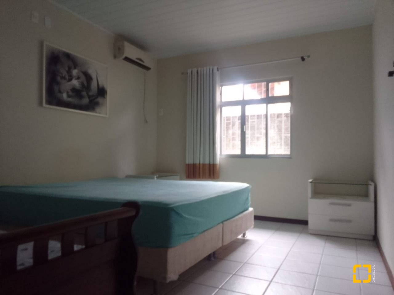 Casa com 180m², 5 quartos (sendo 1 suíte), 4 garagens, no bairro Campeche em Florianópolis