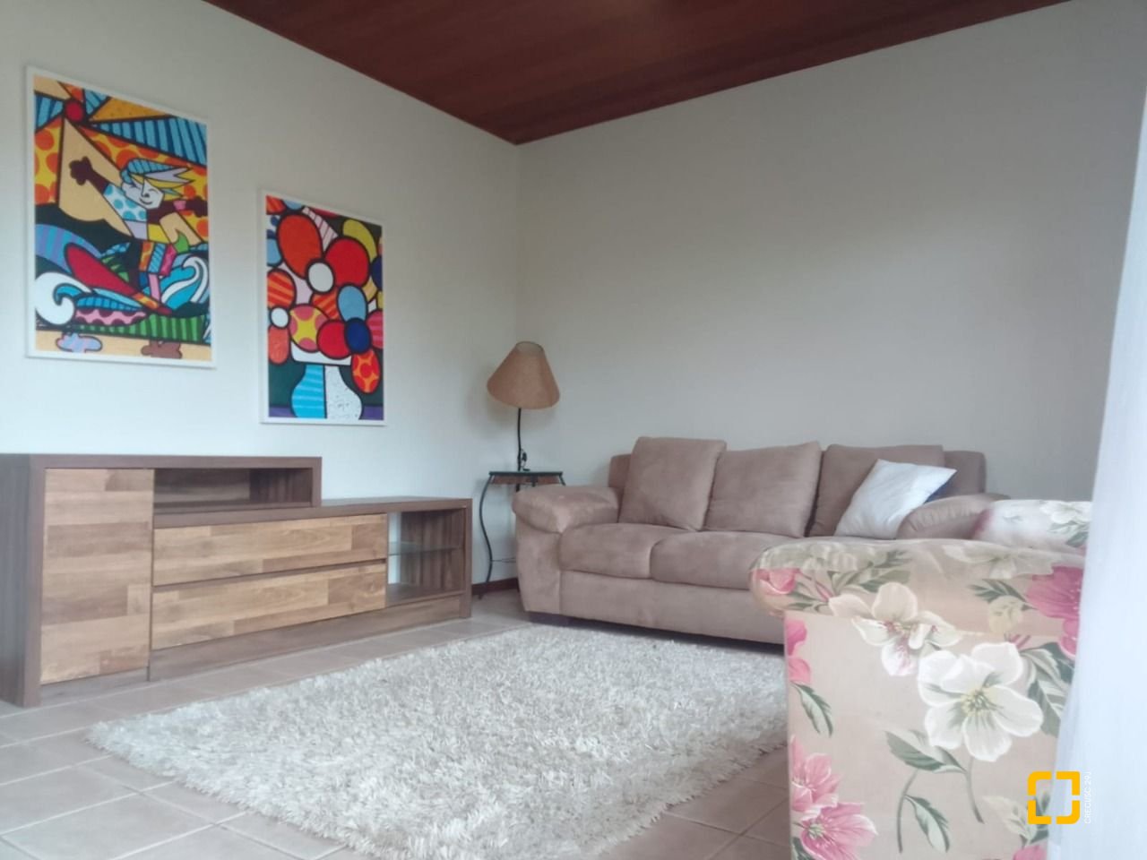 Casa com 180m², 5 quartos (sendo 1 suíte), 4 garagens, no bairro Campeche em Florianópolis