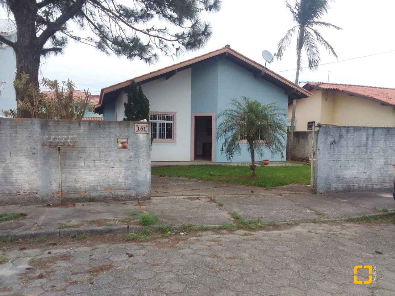Casa com 180m², 5 quartos (sendo 1 suíte), 4 garagens, no bairro Campeche em Florianópolis