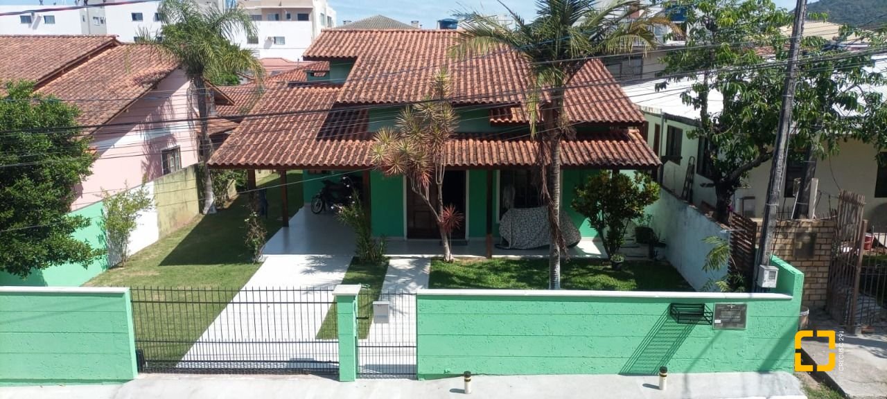 Casa com 340m², 4 quartos (sendo 1 suíte), 3 garagens, no bairro Ingleses em Florianópolis
