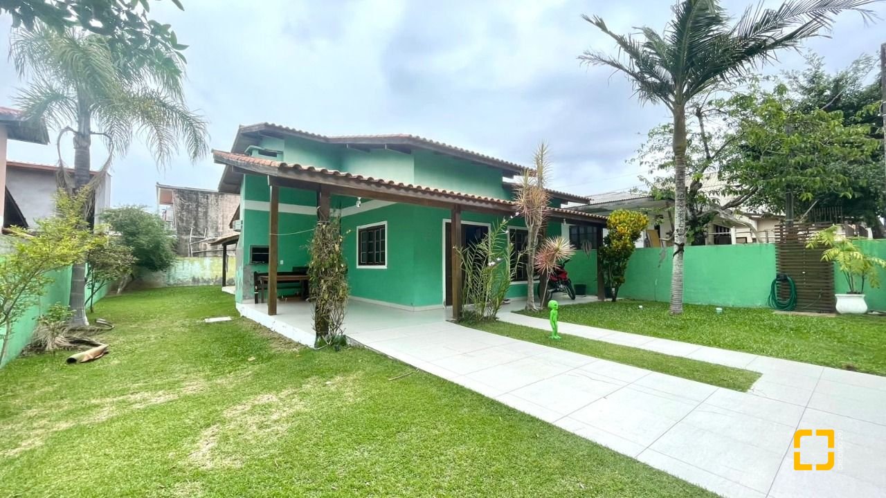 Casa com 340m², 4 quartos (sendo 1 suíte), 3 garagens, no bairro Ingleses em Florianópolis