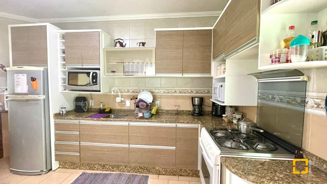 Casa com 340m², 4 quartos (sendo 1 suíte), 3 garagens, no bairro Ingleses em Florianópolis