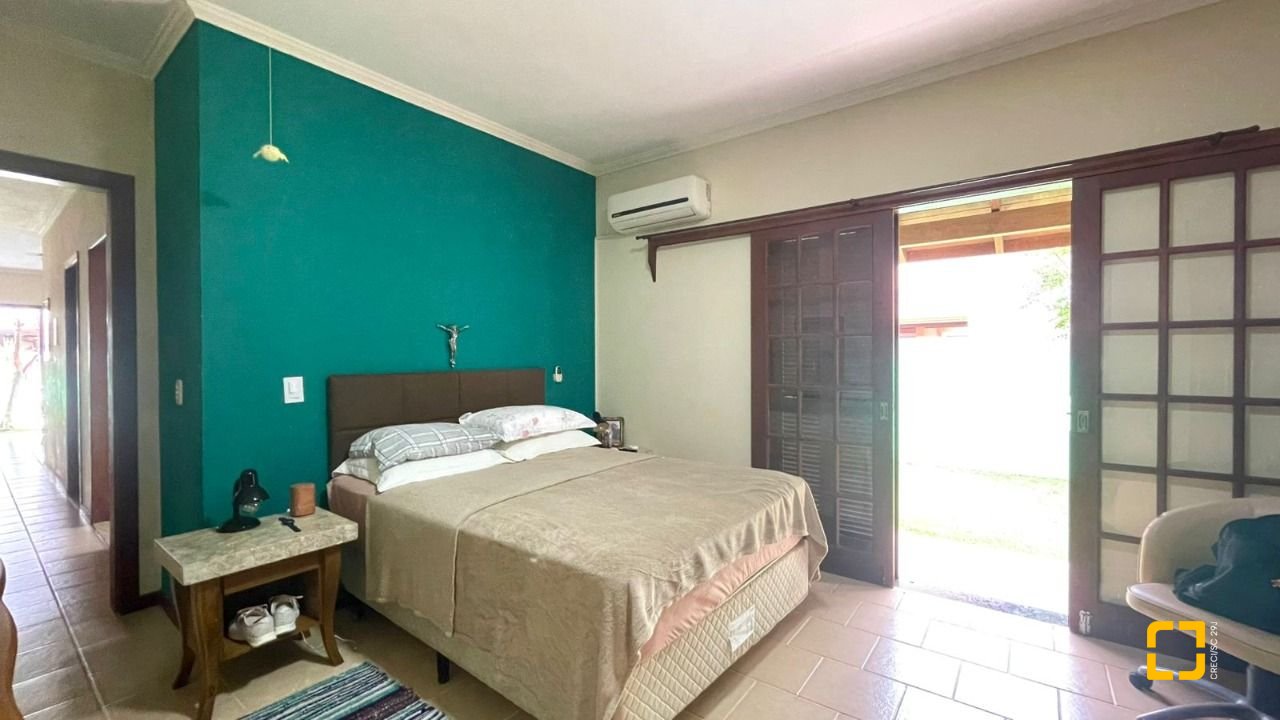 Casa com 340m², 4 quartos (sendo 1 suíte), 3 garagens, no bairro Ingleses em Florianópolis