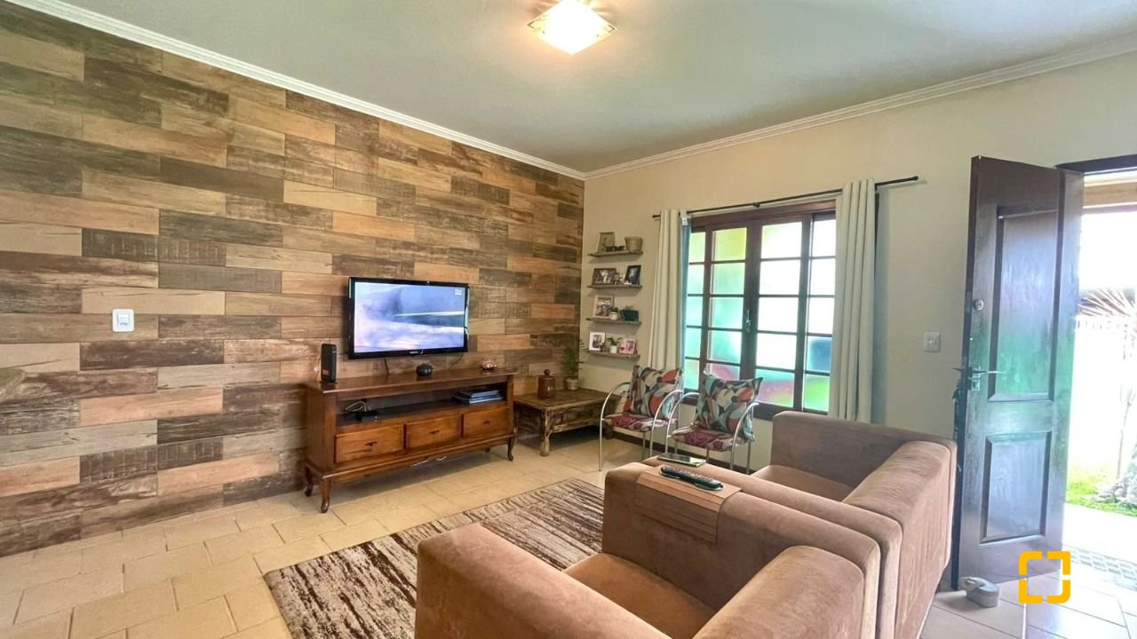 Casa com 340m², 4 quartos (sendo 1 suíte), 3 garagens, no bairro Ingleses em Florianópolis