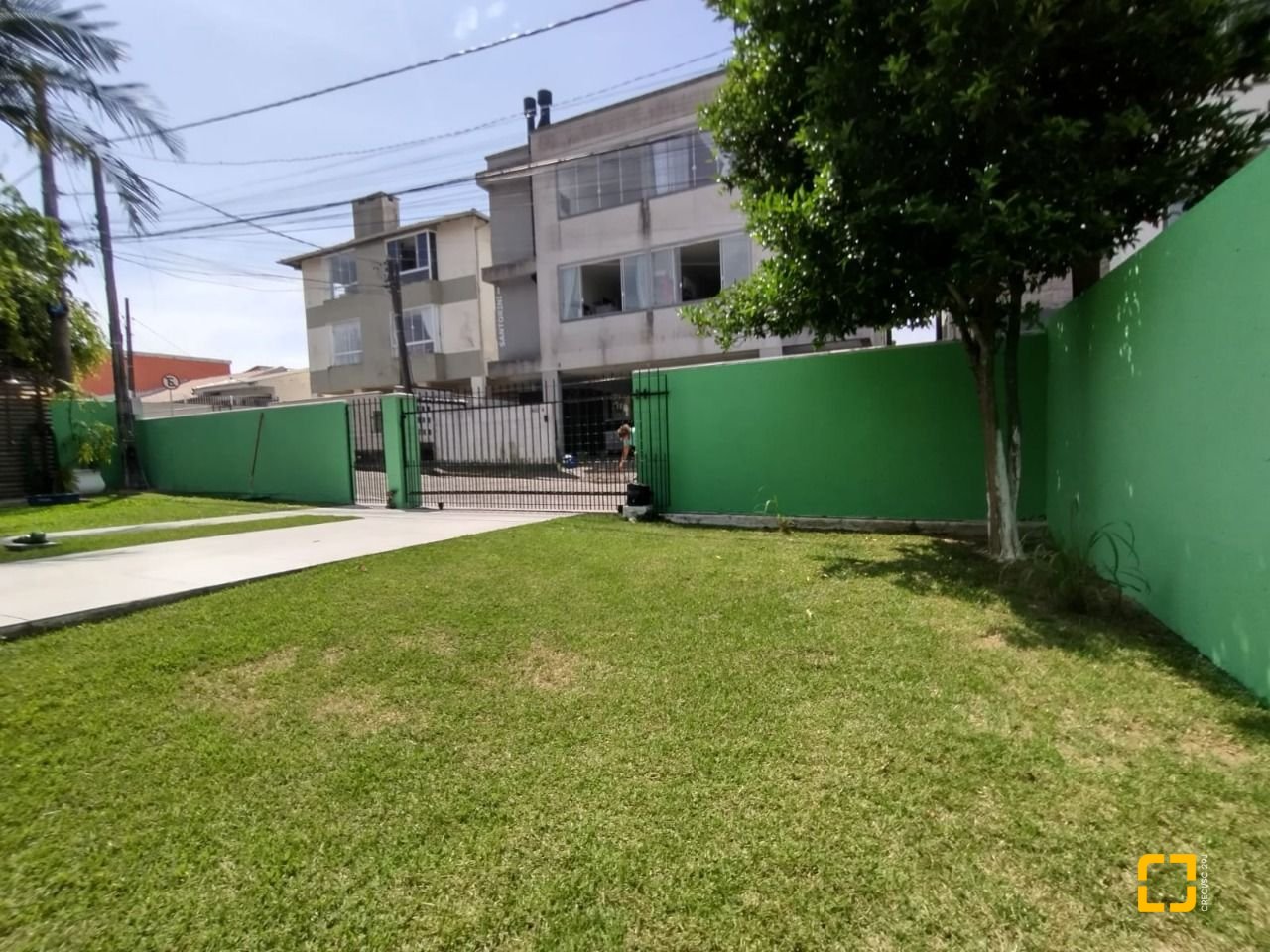 Casa com 340m², 4 quartos (sendo 1 suíte), 3 garagens, no bairro Ingleses em Florianópolis