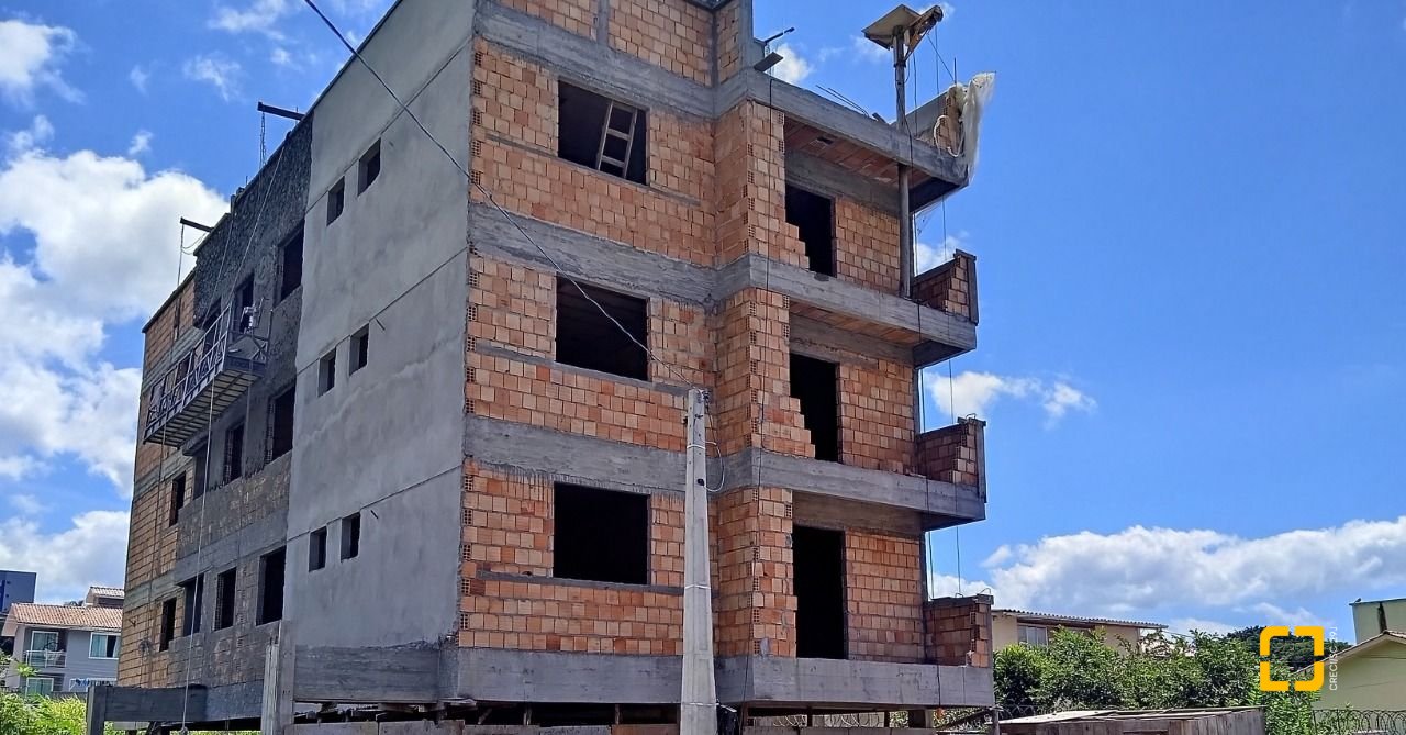 Apartamento com 57m², 2 quartos, 1 garagem, no bairro Serraria em São José