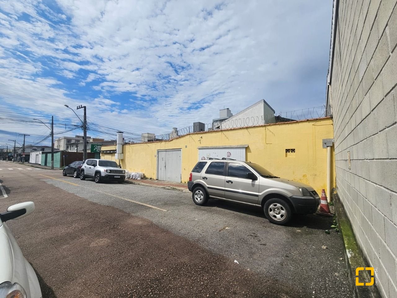 Casa com 238m², no bairro Kobrasol em São José
