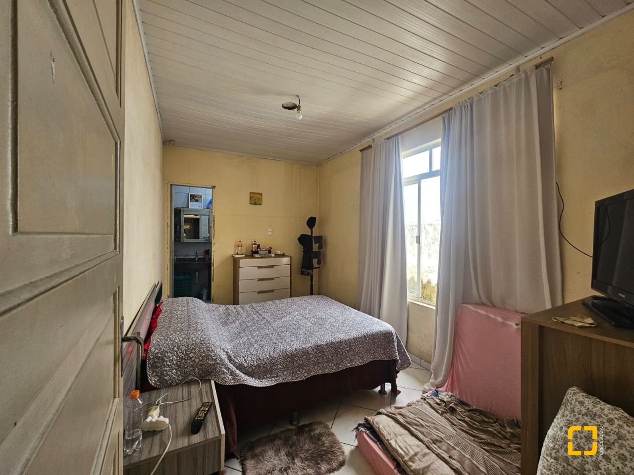 Casa com 238m², no bairro Kobrasol em São José