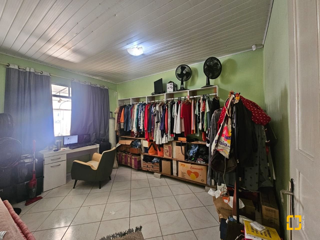 Casa com 238m², no bairro Kobrasol em São José
