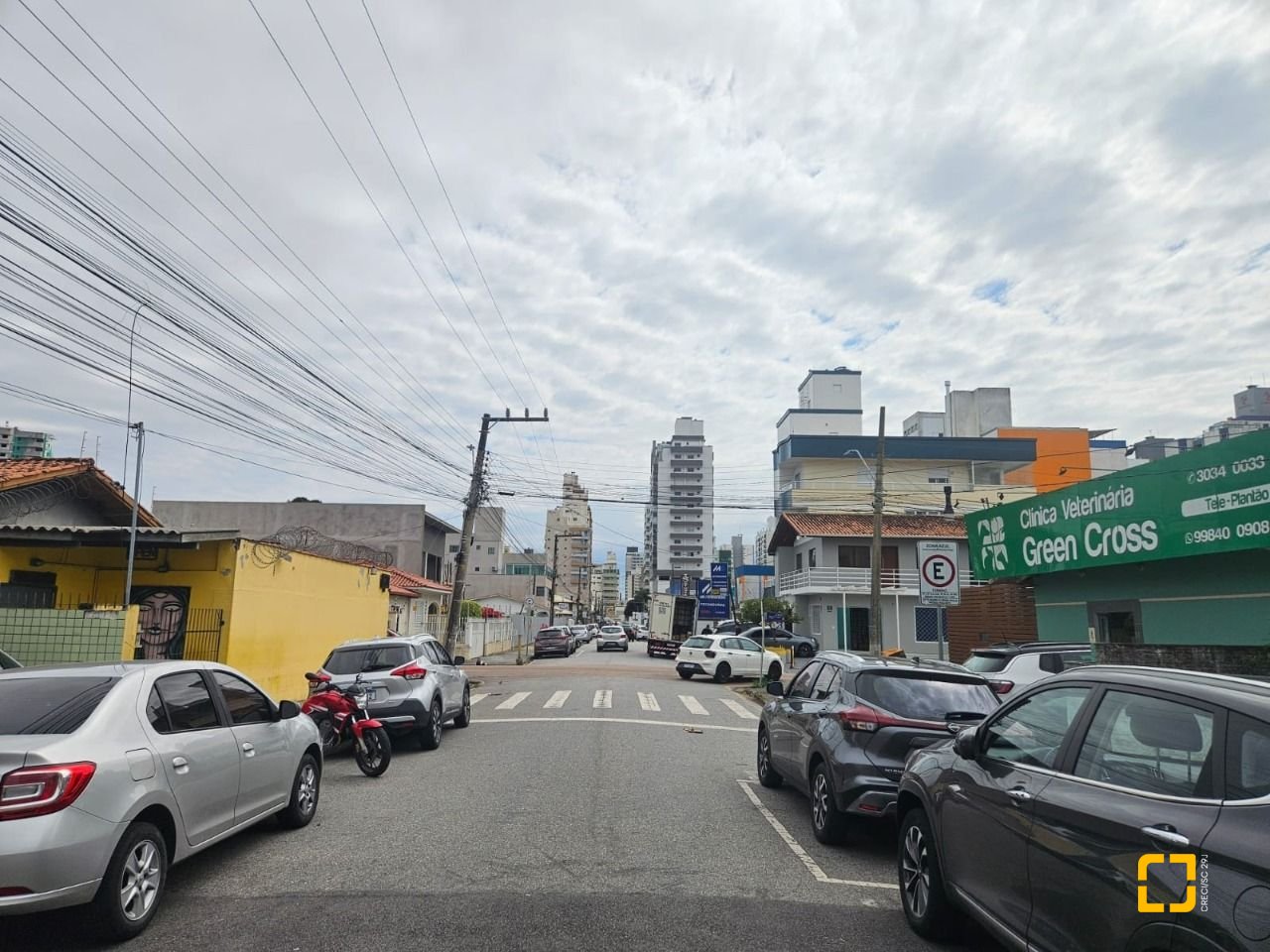 Casa com 238m², no bairro Kobrasol em São José