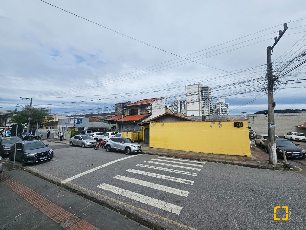 Casa com 238m², no bairro Kobrasol em São José