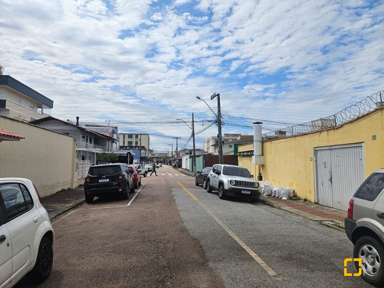 Casa com 238m², no bairro Kobrasol em São José