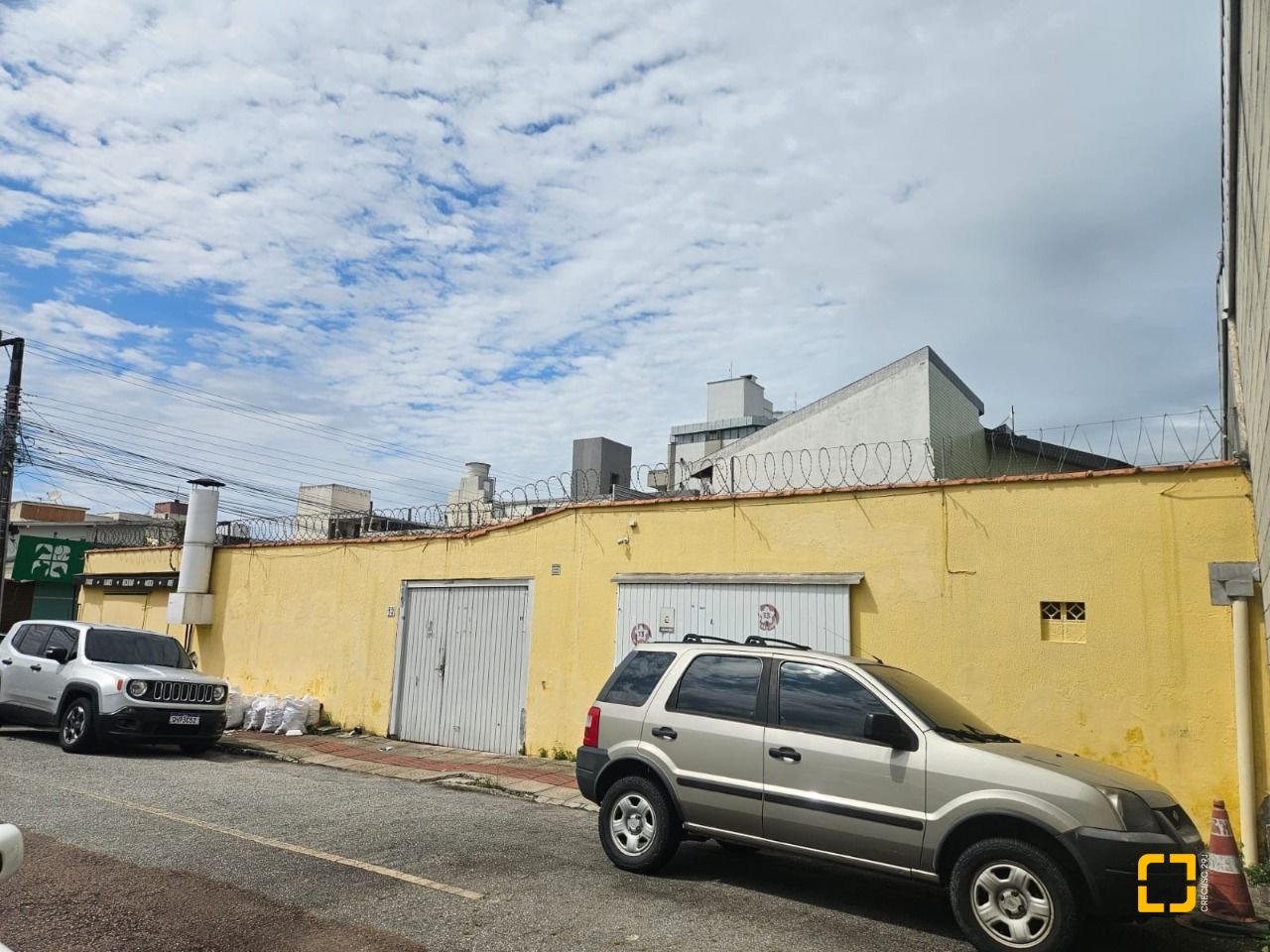 Casa com 238m², no bairro Kobrasol em São José