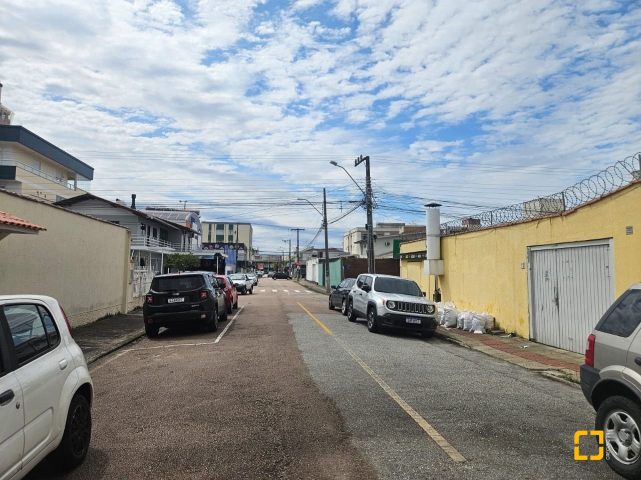 Casa com 238m², no bairro Kobrasol em São José
