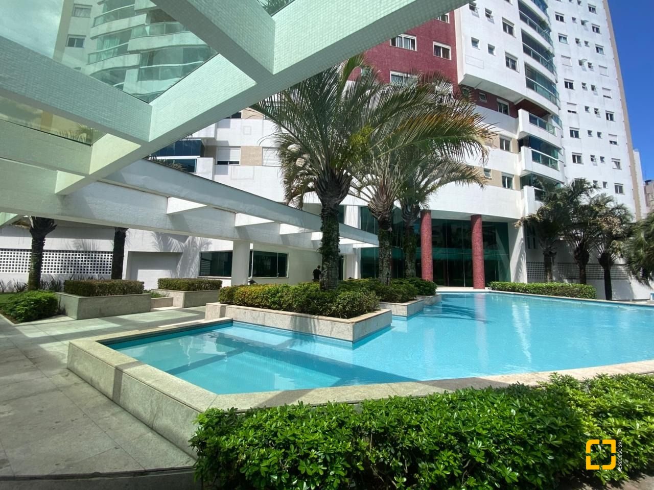 Apartamento com 165m², 8 quartos (sendo 4 suítes), 2 garagens, no bairro Centro em Florianópolis