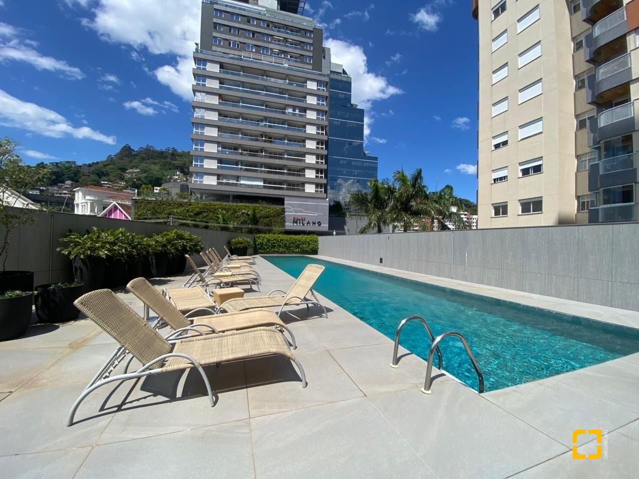Apartamento com 165m², 8 quartos (sendo 4 suítes), 2 garagens, no bairro Centro em Florianópolis
