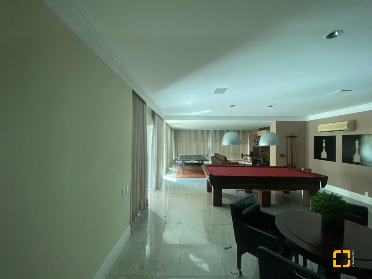 Apartamento com 165m², 8 quartos (sendo 4 suítes), 2 garagens, no bairro Centro em Florianópolis