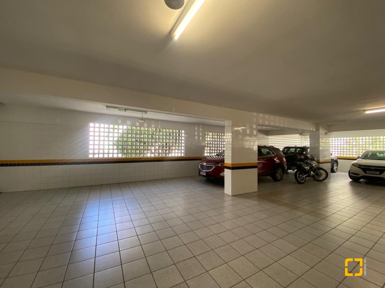 Apartamento com 165m², 8 quartos (sendo 4 suítes), 2 garagens, no bairro Centro em Florianópolis