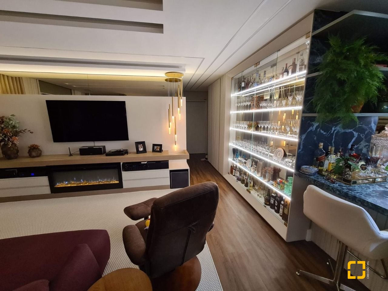 Apartamento com 165m², 8 quartos (sendo 4 suítes), 2 garagens, no bairro Centro em Florianópolis