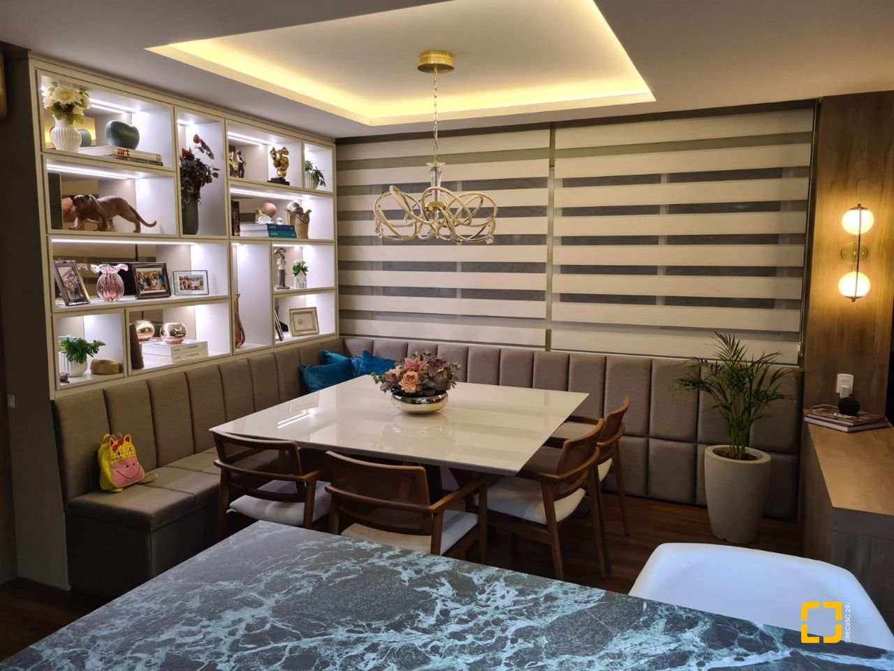 Apartamento com 165m², 8 quartos (sendo 4 suítes), 2 garagens, no bairro Centro em Florianópolis