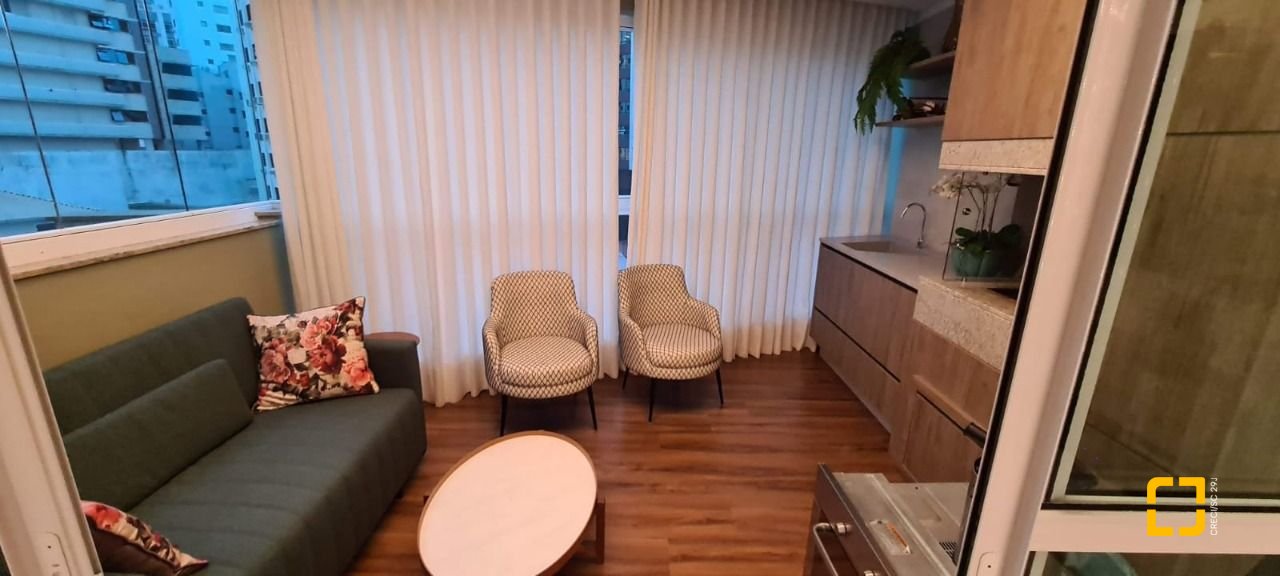 Apartamento com 165m², 8 quartos (sendo 4 suítes), 2 garagens, no bairro Centro em Florianópolis