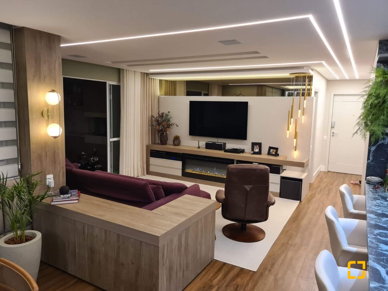 Apartamento com 165m², 8 quartos (sendo 4 suítes), 2 garagens, no bairro Centro em Florianópolis