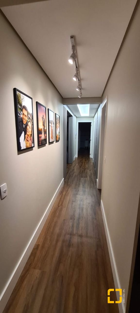 Apartamento com 165m², 8 quartos (sendo 4 suítes), 2 garagens, no bairro Centro em Florianópolis