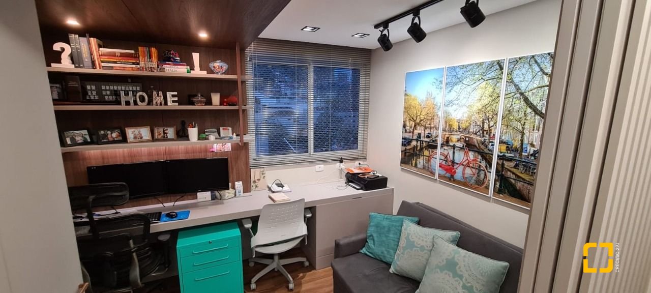 Apartamento com 165m², 8 quartos (sendo 4 suítes), 2 garagens, no bairro Centro em Florianópolis